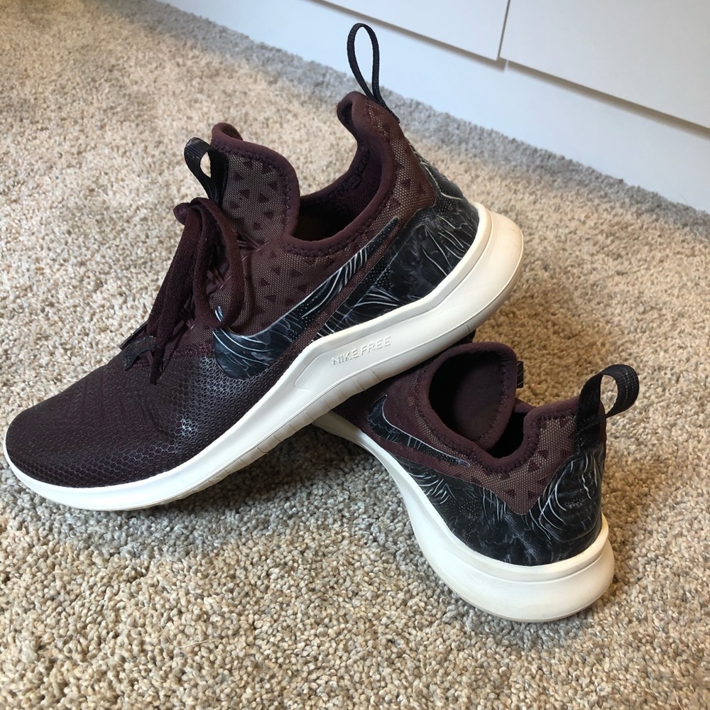 Maroon Nike sneakers woman’s 8